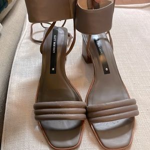 Matt bernson size 11 dress sandals